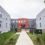 The Vianny:Petite Modern Lodge